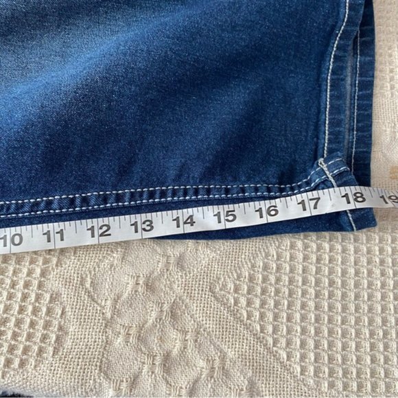 SWEET JEANS Blue Medium Dark Wash Capri Jeans Size 20 - Picture 5 of 10
